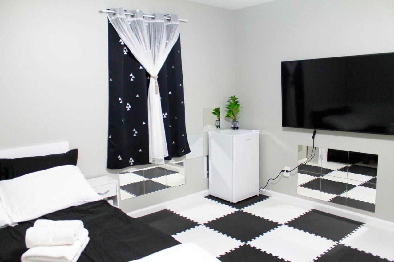 Private Bedrooms+free Parking *